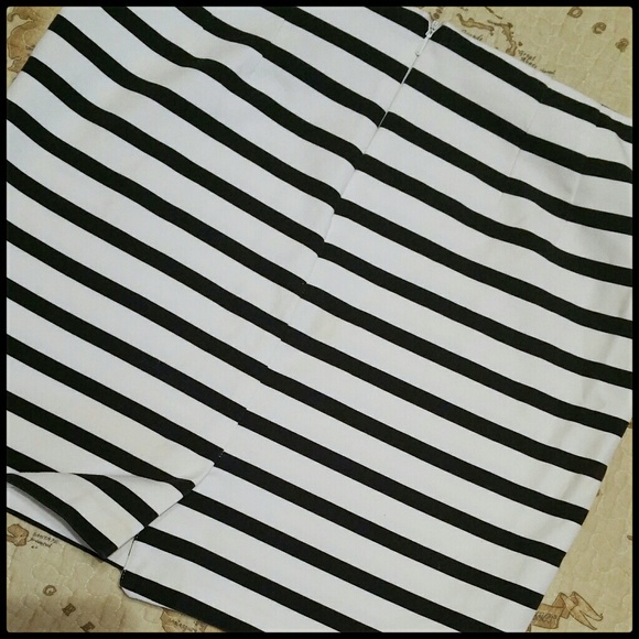 Anne Klein DkNavy & White stretch mini w/3 zippers - Picture 2 of 2